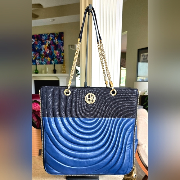 Henri Bendel No. 7 Blue Quilted Leather Expandable Zipper Shoulder Bag NWOT - Picture 6 of 16